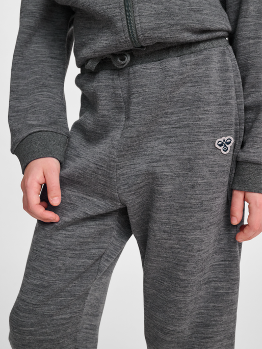 hmlJR WOOL PANTS BEE, DARK GREY MELANGE, model