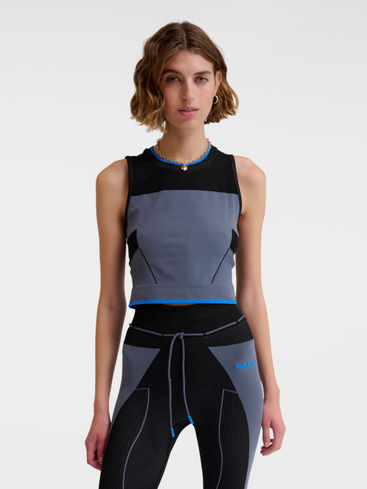 hmlSEAMLESS TOP, STORMY WEATHER, model