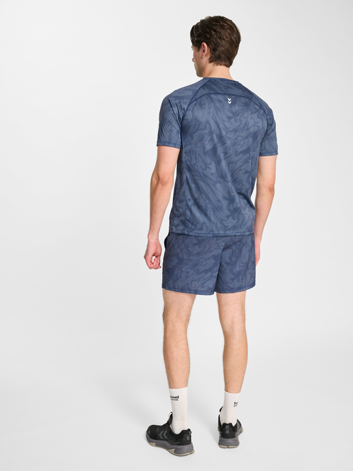 hmlPULSE AOP WORKOUT SHORTS SET, BLUE MIRAGE/DRESS BLUE, model