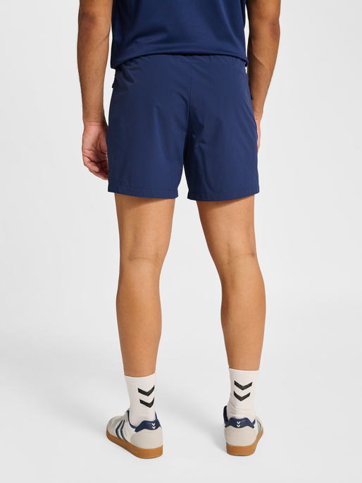 hmlPULSE SHORTS, DRESS BLUES, model