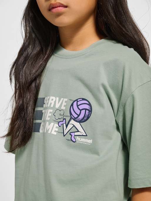 hmlJR LOOSE SET HS GRAPHIC, ICEBERG GREEN, model