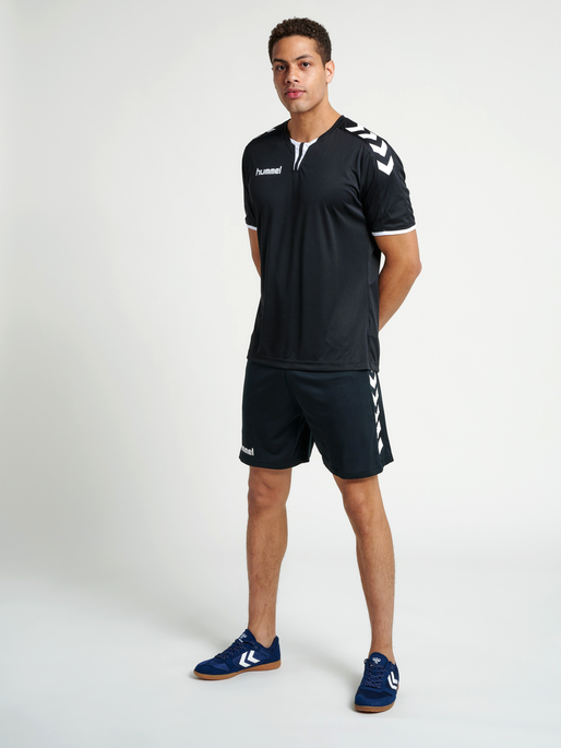CORE SS POLY JERSEY, BLACK PR, model
