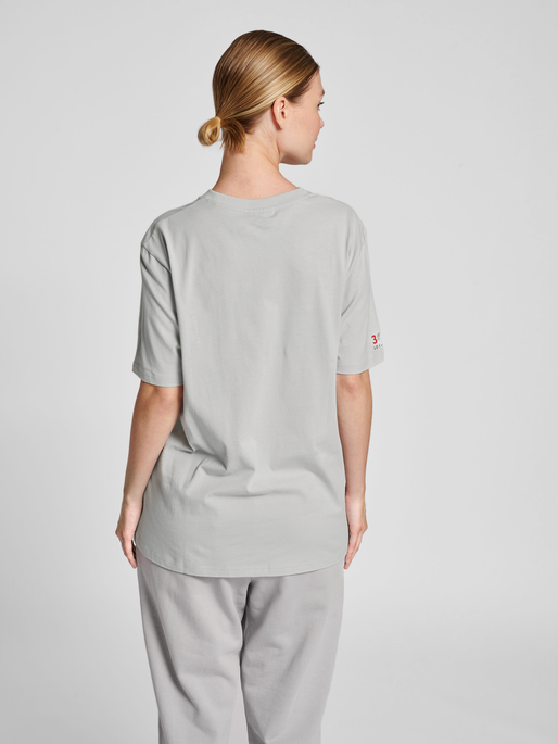 hmlLGC LOYALTY T-SHIRT, HARBOR MIST, model