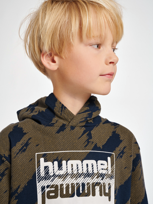 hmlZION HOODIE, BLACK IRIS, model