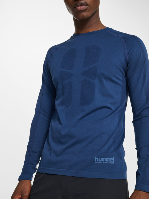 hmlHIIT SEAMLESS T-SHIRT L/S, DRESS BLUES, model
