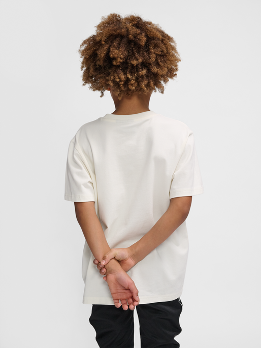 hmlUNITY T-SHIRT S/S, MARSHMALLOW, model