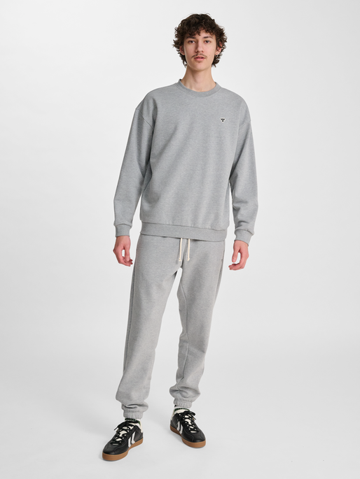 hmlLOOSE CREWNECK BEE, GREY MELANGE, model