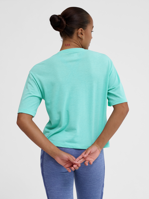 hmlMT VANJA BOXY SHORT T-SHIRT, POOL BLUE, model