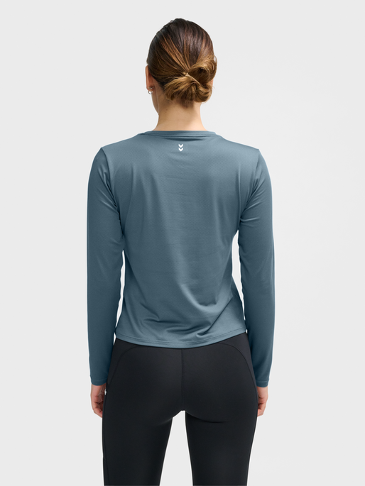 hmlMT AURA MESH T-SHIRT L/S, STORMY WEATHER, model