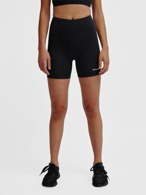 hmlMT ACTIVE HW TIGHT SHORTS, BLACK, model