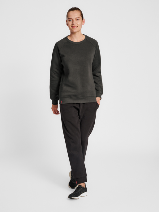 hmlRED HEAVY SWEATSHIRT WOMAN, RAVEN, model