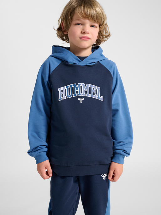 hmlESSEN HOODIE, DUTCH BLUE, model