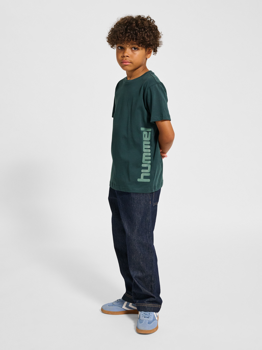 hmlPRINT T-SHIRT S/S, GREEN GABLES, model