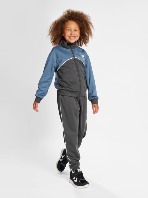 hmlLUBAGO TRACKSUIT, 7050, model