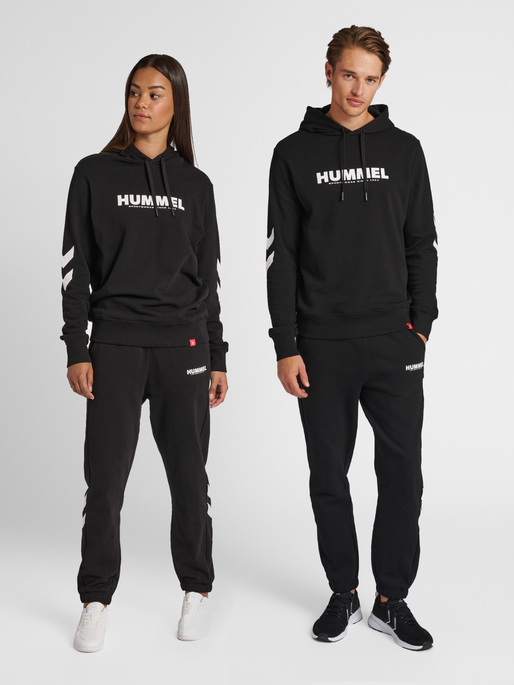 hmlLEGACY LOGO HOODIE, BLACK, model