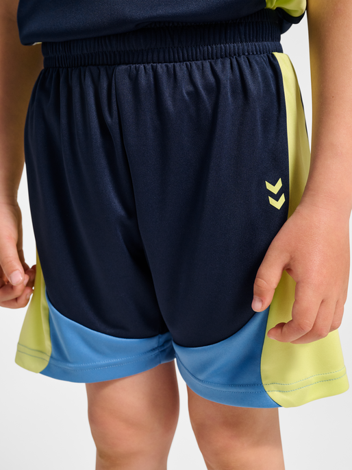 hmlJR GOAL BLOCK SHORTS, DRESS BLUES, model