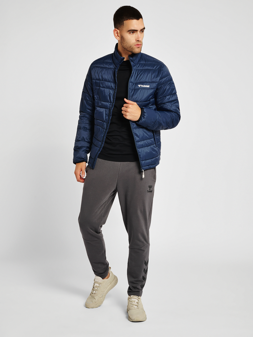 hmlPAX PUFF JACKET, 7429, model