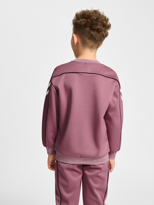 hmlJR INTERLOCK CREWNECK, WISTFUL MAUVE, model