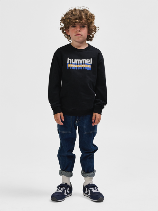 hmlTUKAS SWEATSHIRT, BLACK, model