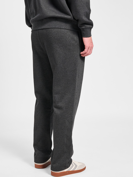 hmlSW CHEVRON ATHLETIC SWEAT PANTS, DARK GREY MELANGE, model