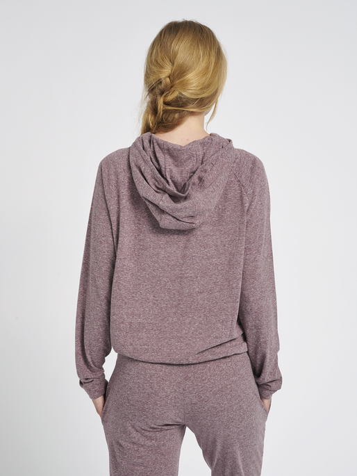 hmlZANDRA HOODIE, 8035, model