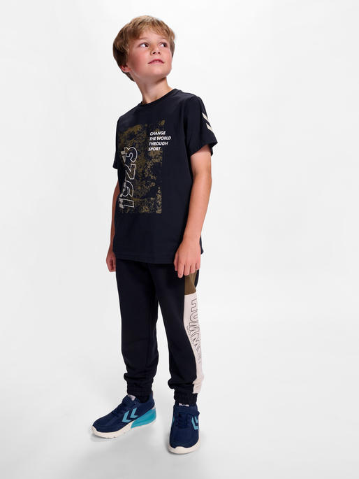 hmlBALDER T-SHIRT S/S, 2001, model