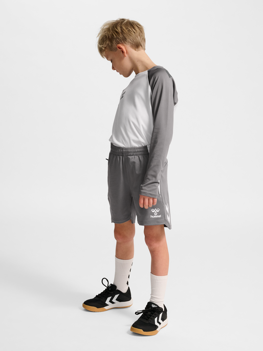 hmlLEAD 2.0 TRAINING SHORTS KIDS, STEEL GRAY, model
