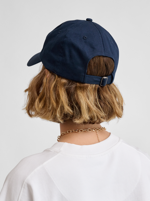 hmlBASEBALL CAP BEE, DRESS BLUES, model