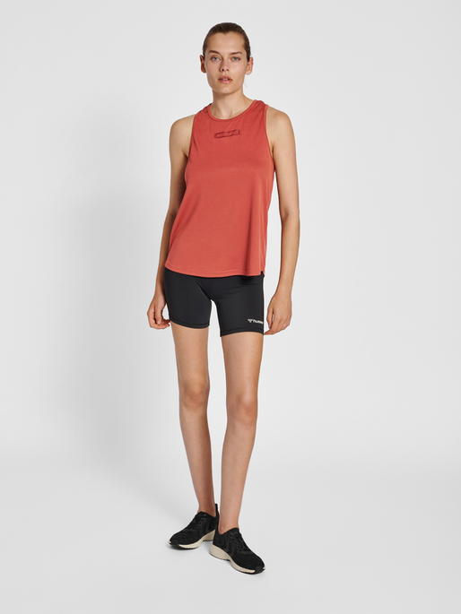 hmlTE TOLA TANKTOP, APPLE BUTTER, model