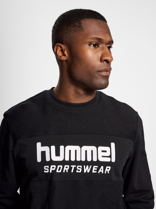 hmlLGC KYLE SWEATSHIRT, 2001, model