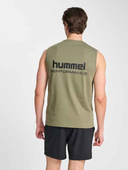 hmlHIIT MUSCLE TANK TOP, DEEP LICHEN GREEN, model