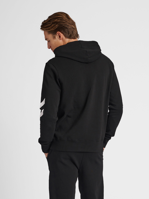 hmlLEGACY LOGO HOODIE, BLACK, model