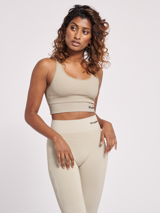 hmlCLEA SEAMLESS  SPORTS TOP, CHATEAU GRAY, model