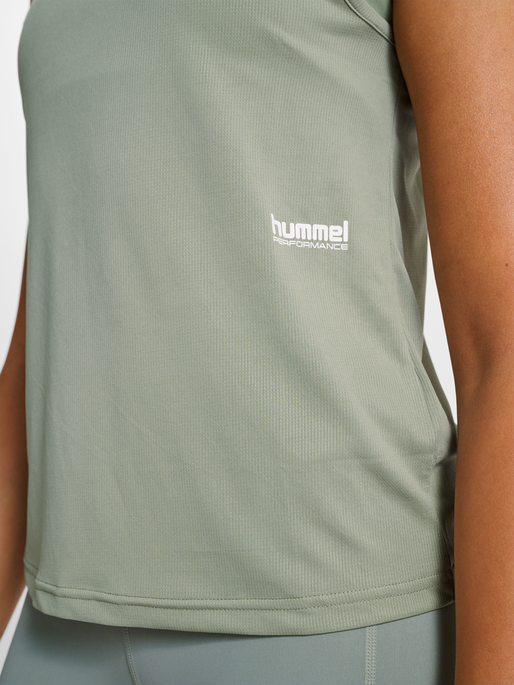 hmlPULSE WORKOUT W TANKTOP, SEAGRASS, model