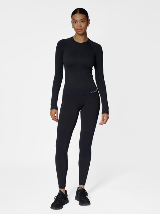 hmlCLEA SEAMLESS TIGHT T-SHIRT L/S, BLACK MELANGE, model