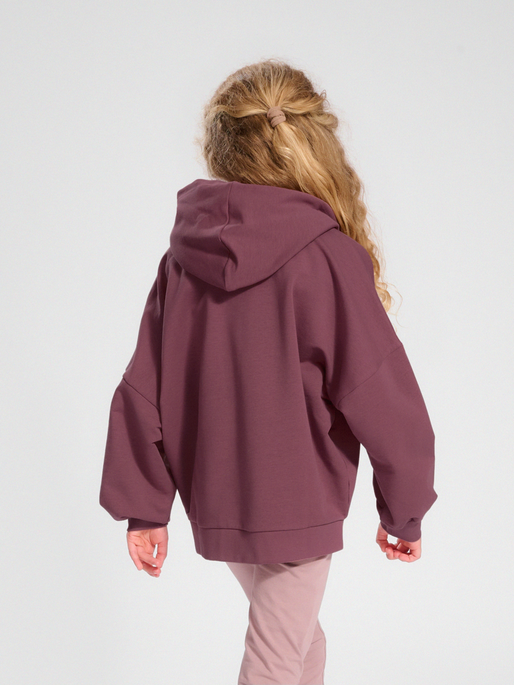 hmlOCTOVA HOODIE, ROSE BROWN, model
