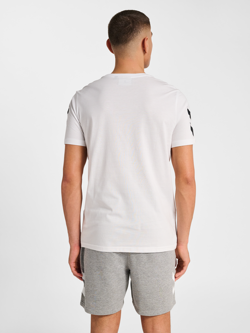 hmlLEGACY 2.0 T-SHIRT S/S, WHITE, model