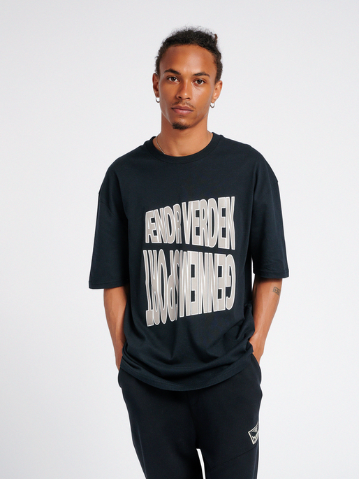 hmlGRAPHIC T-SHIRT, 2001, model