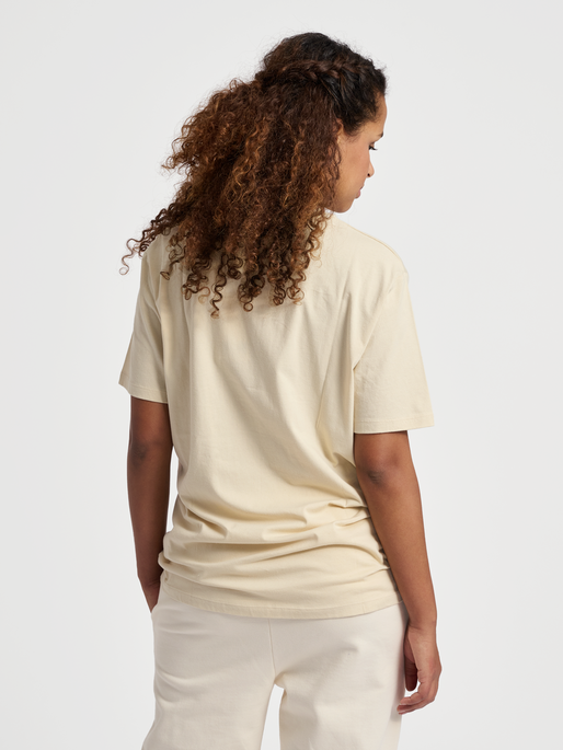 hmlHIVE OWEN T-SHIRT, 2939, model