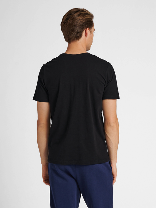 hmlIC MARTY T-SHIRT, 2001, model