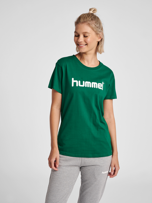 HMLGO COTTON LOGO T-SHIRT WOMAN S/S, EVERGREEN, model