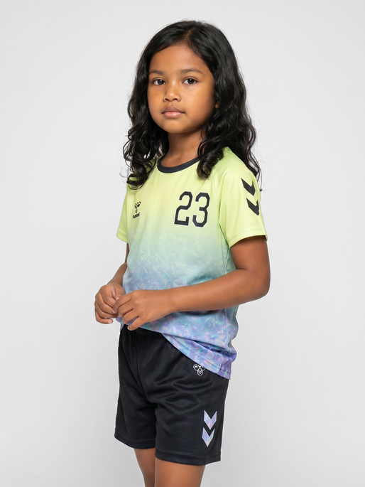 hmlSHIMMER T-SHIRT S/S, SHADOW LIME/BLACK, model