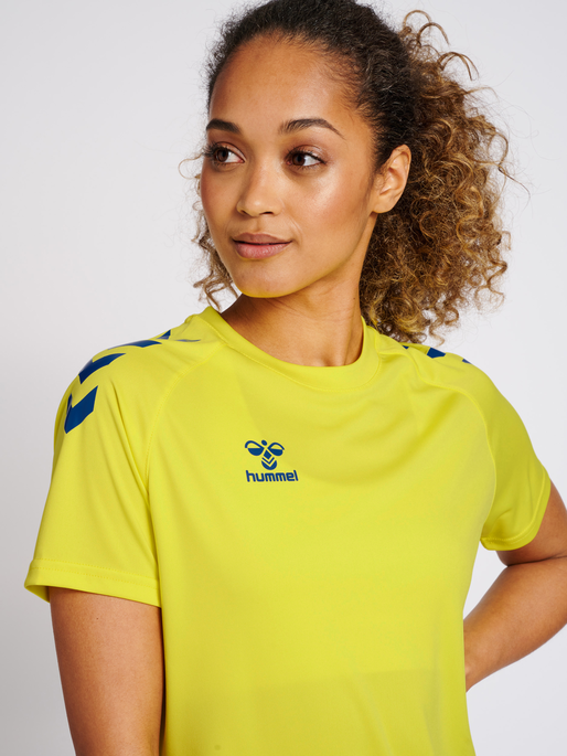 hmlCORE XK CORE POLY TEE  S/S WOMAN, BLAZING YELLOW/TRUE BLUE, model