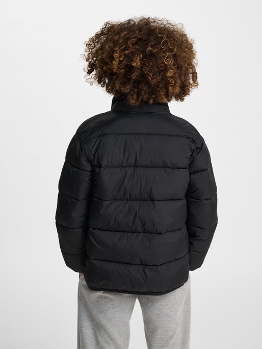 hmlJR LIGHTWEIGHT PUFFER JACKET, BLACK, model