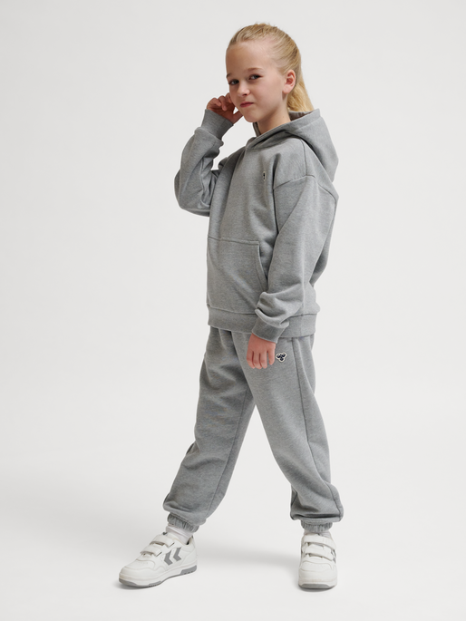 hmlJR LOOSE HOODIE BEE, GREY MELANGE, model
