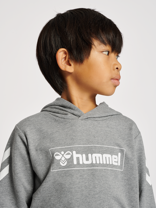hmlBOX HOODIE, MEDIUM MELANGE, model