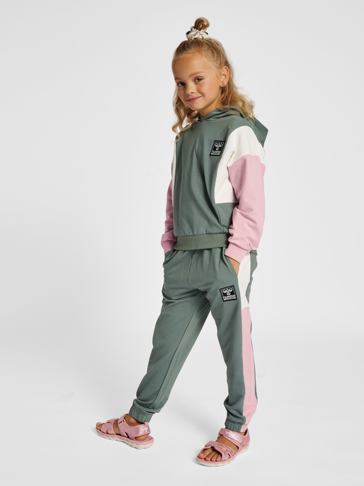 hmlPALOMI HOODIE, 6575, model