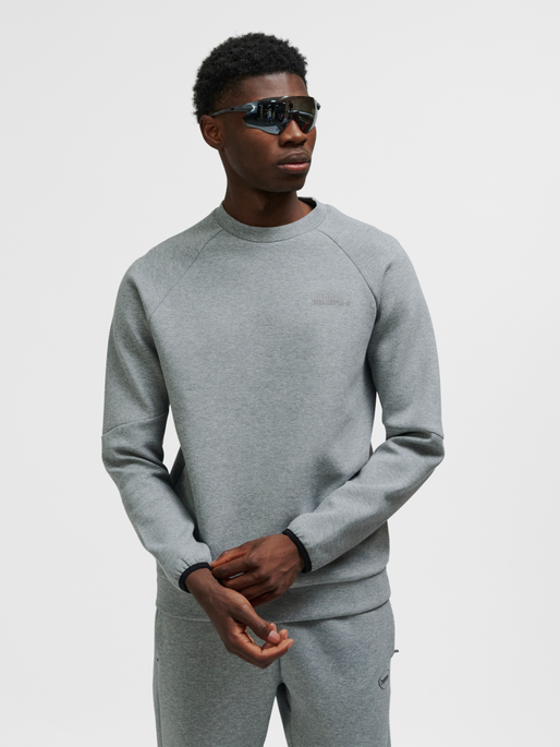 hmlTECH FLEECE REGULAR CREW, GREY MELANGE, model