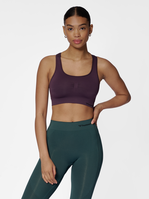 hmlMT SHAPING SEAMLESS SPORTS TOP, PLUM PERFECT, model