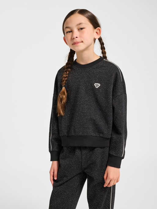 hmlJR LOOSE GLITTER CREWNECK, BLACK, model